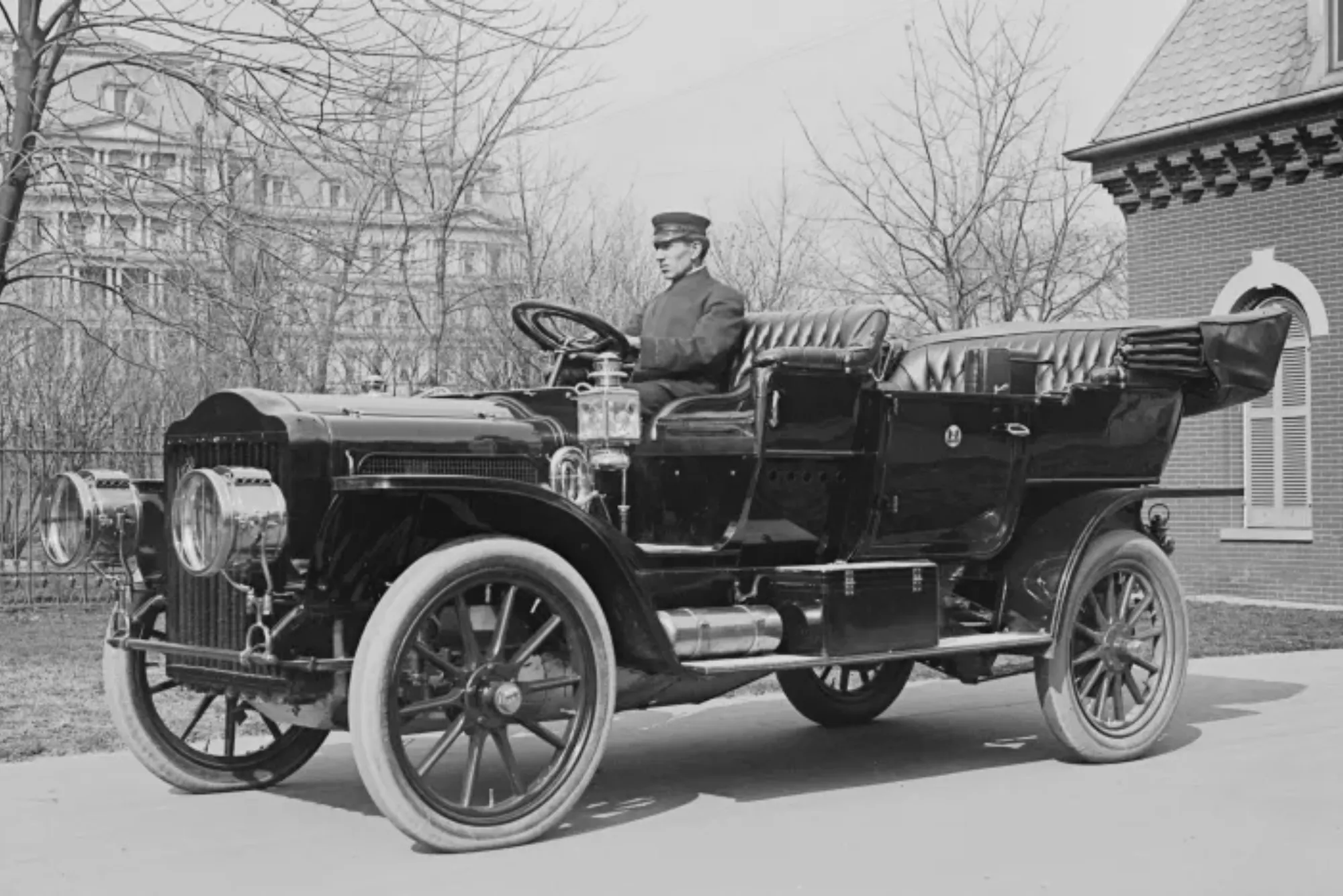 Who Manufactured The First Automobile